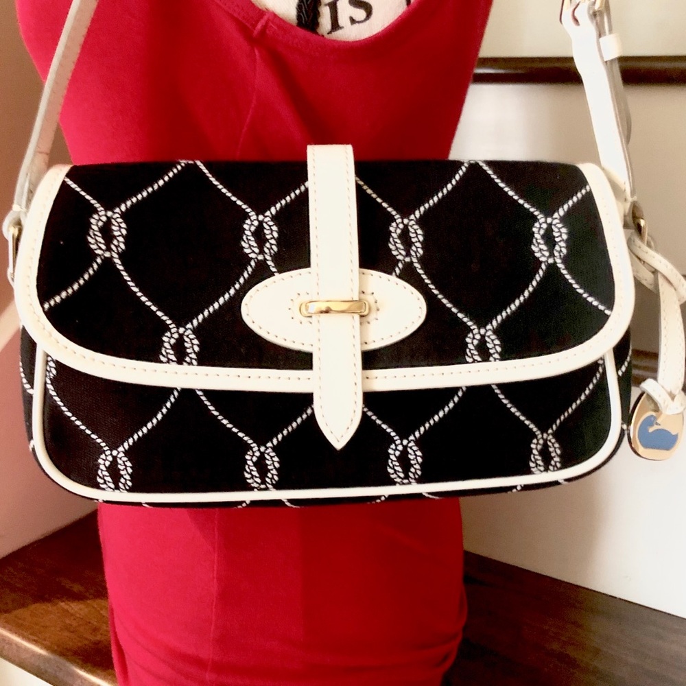 🎉HP🎉TRENDING Dooney & Bourke Signature Canvas